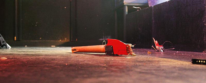 gitar på golvet